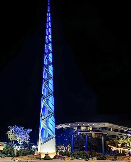 Scottsdale Spire at Scottsdale Road and Frank Lloyd Wright Blvd, a North Scottsdale landmark for local SEO